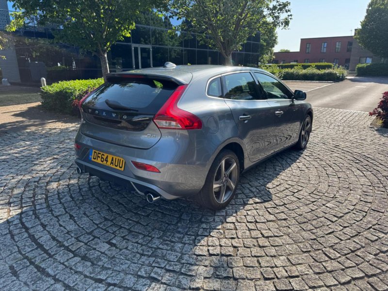 VOLVO V40