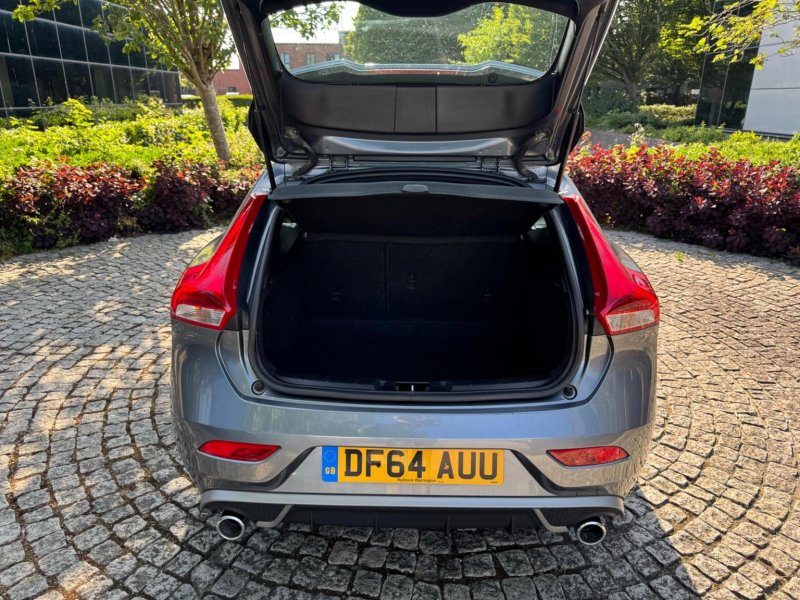 VOLVO V40