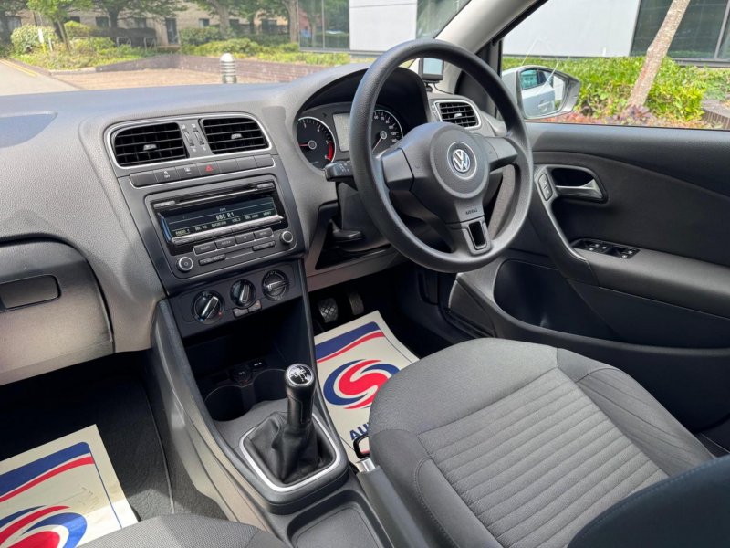 VOLKSWAGEN POLO