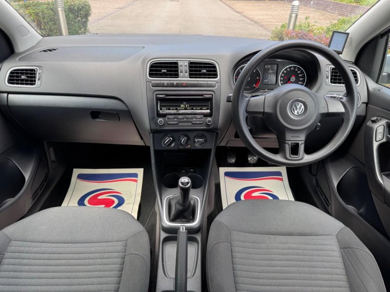 VOLKSWAGEN POLO