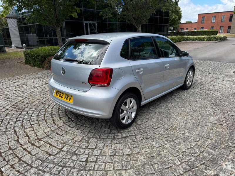 VOLKSWAGEN POLO