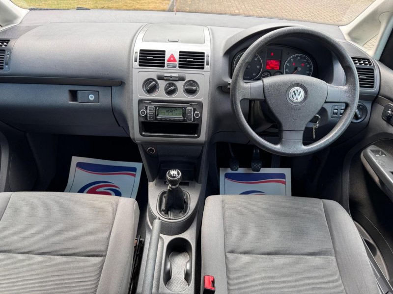 VOLKSWAGEN TOURAN