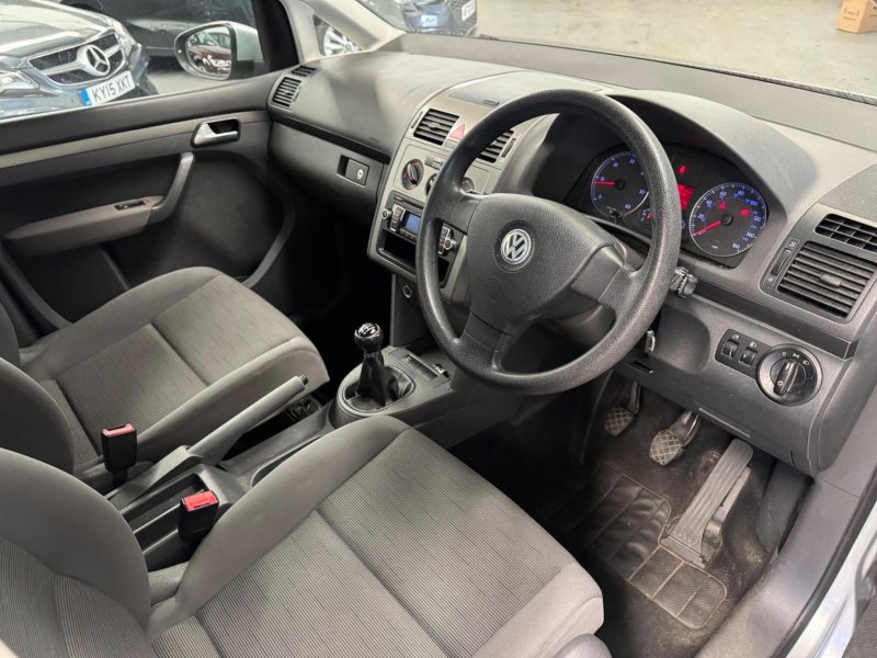 VOLKSWAGEN TOURAN