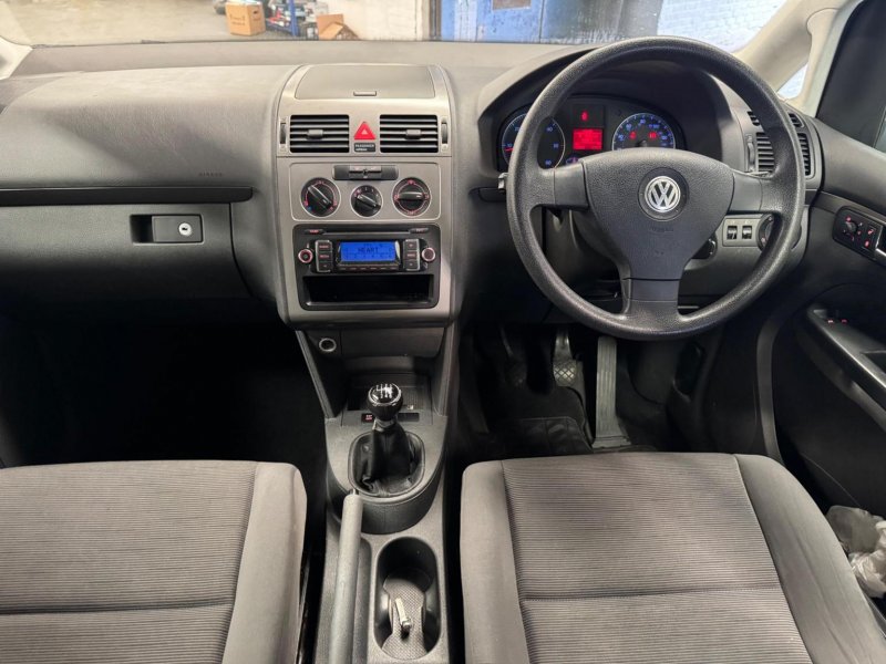 VOLKSWAGEN TOURAN