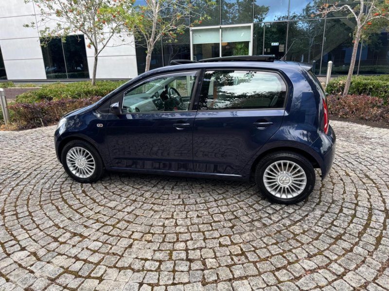 VOLKSWAGEN UP