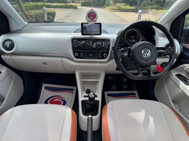 VOLKSWAGEN UP