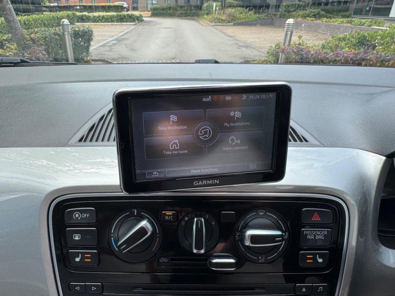 VOLKSWAGEN UP
