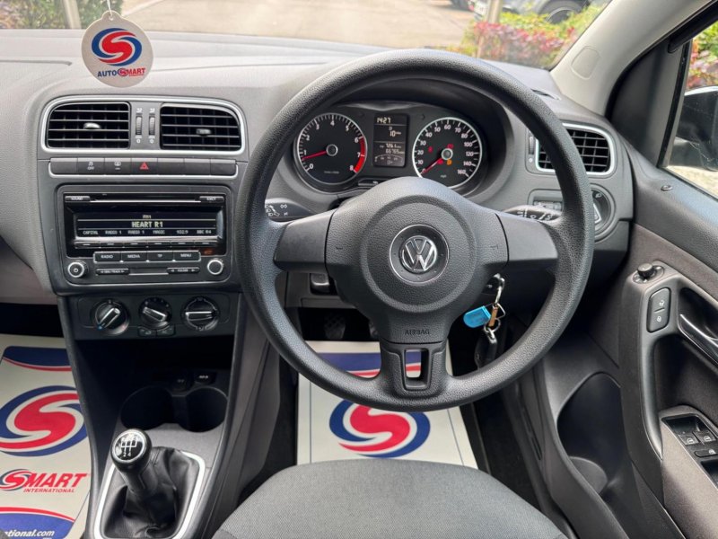 VOLKSWAGEN POLO