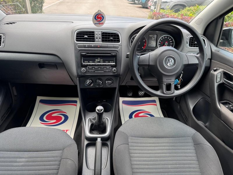 VOLKSWAGEN POLO