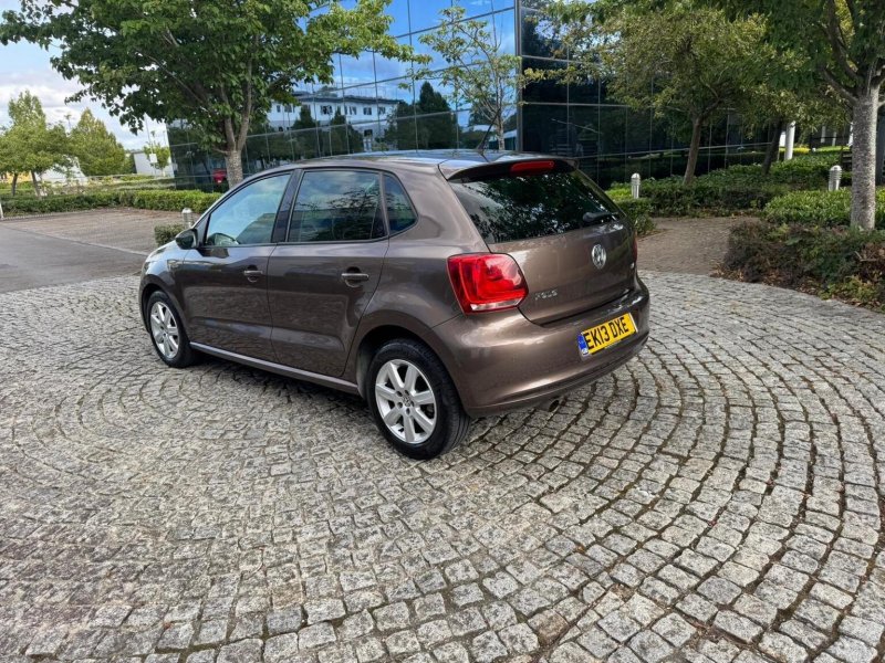 VOLKSWAGEN POLO