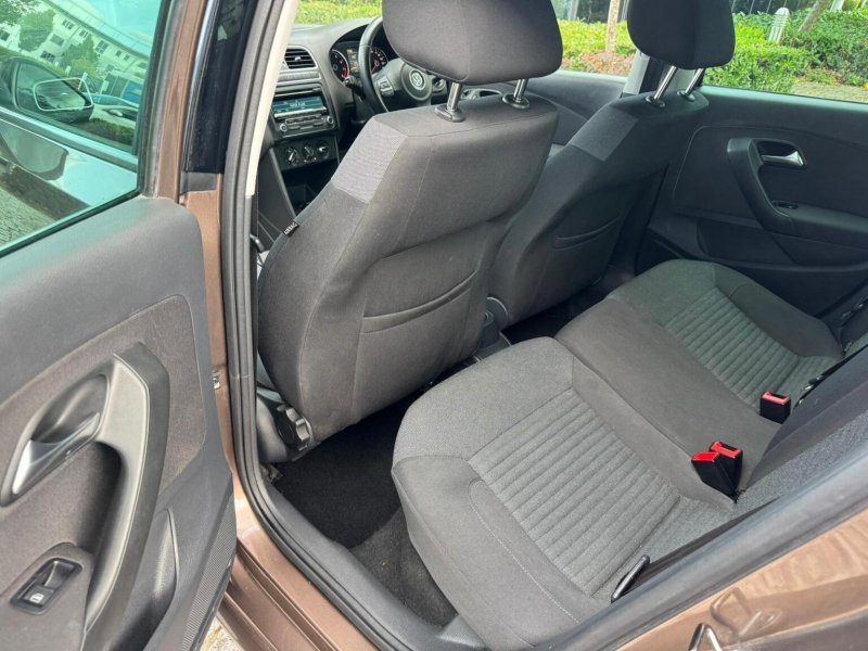 VOLKSWAGEN POLO