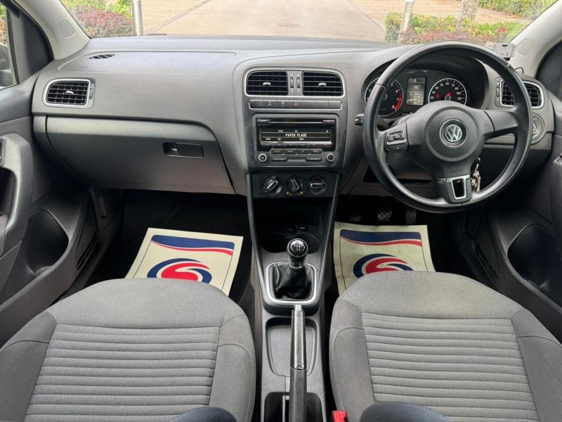 VOLKSWAGEN POLO