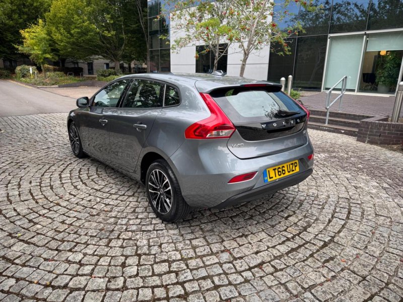 VOLVO V40