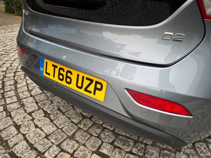 VOLVO V40