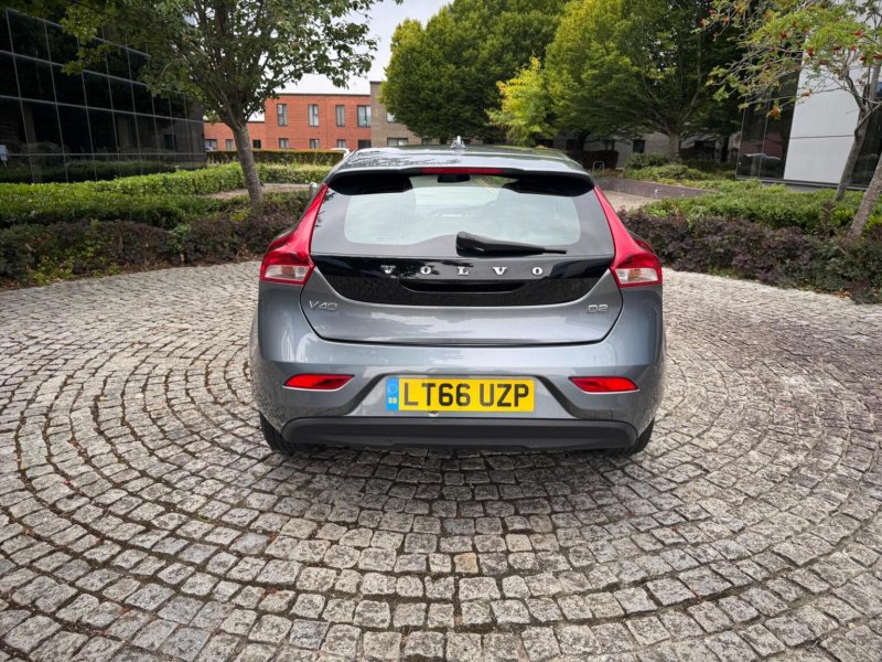 VOLVO V40