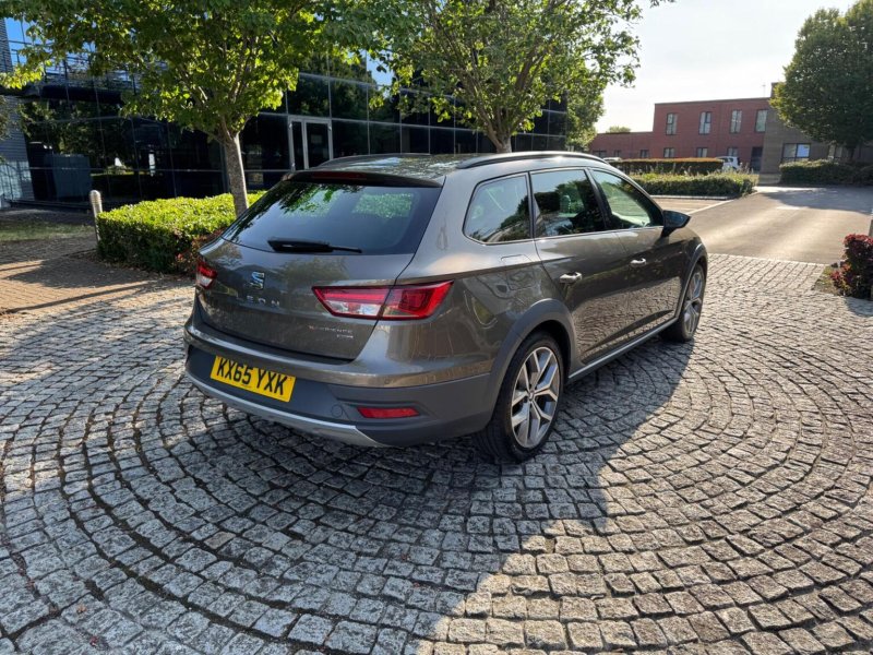 SEAT LEON