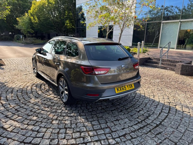 SEAT LEON