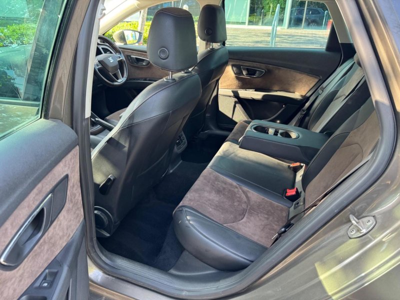 SEAT LEON