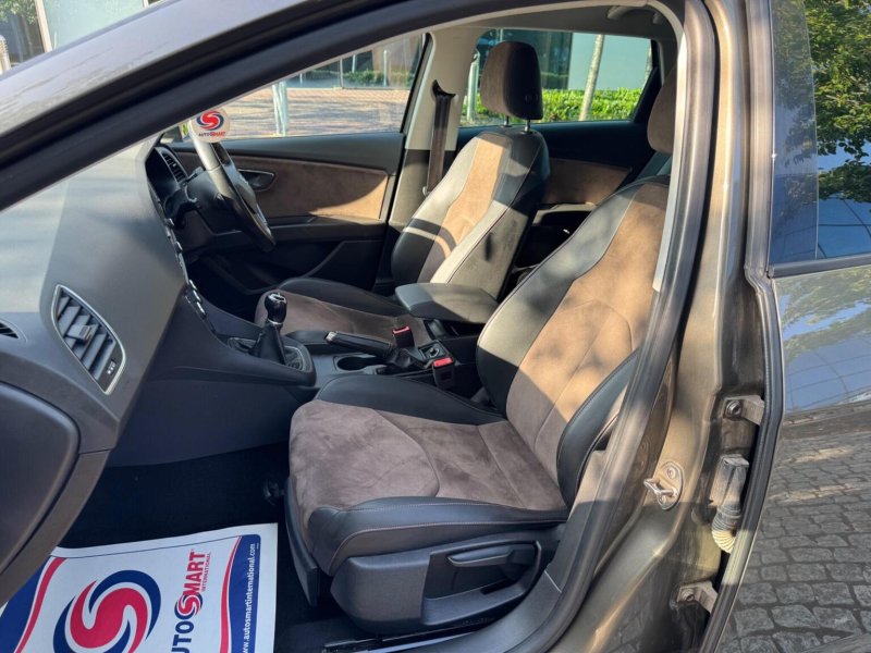 SEAT LEON