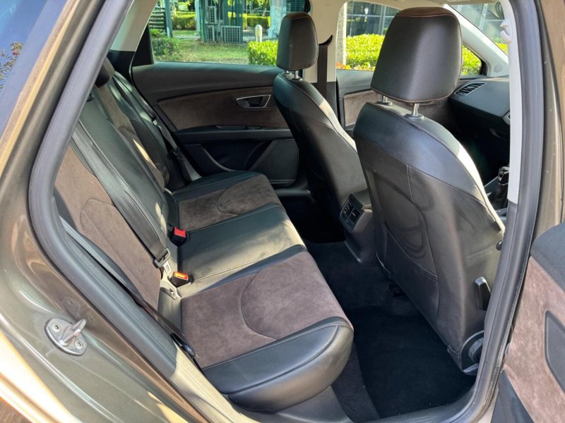 SEAT LEON