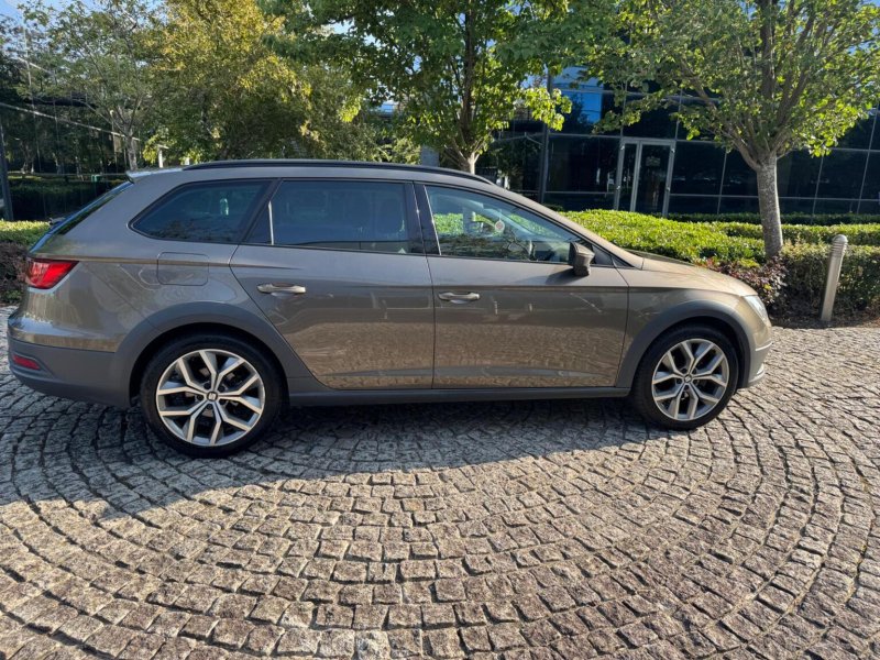SEAT LEON