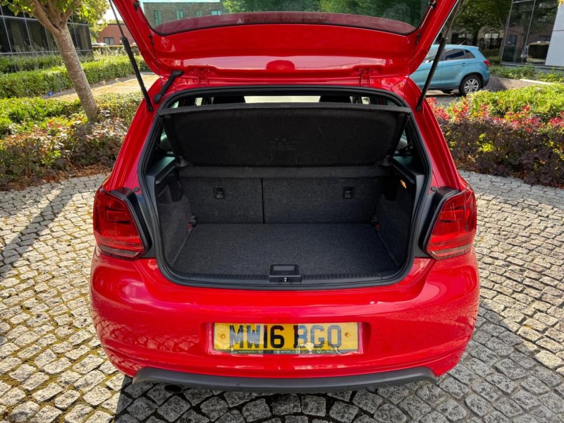 VOLKSWAGEN POLO