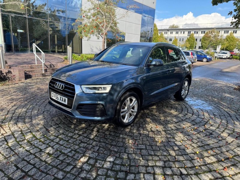 AUDI Q3
