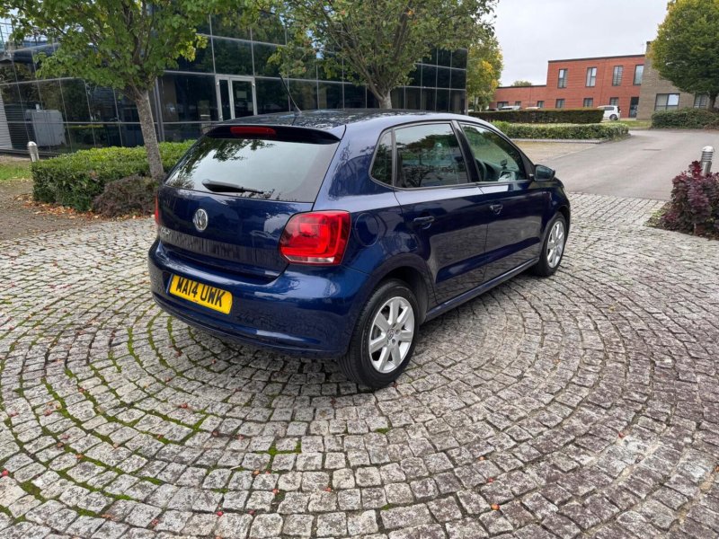 VOLKSWAGEN POLO