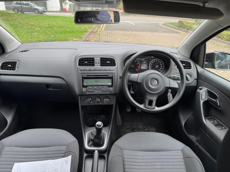 VOLKSWAGEN POLO