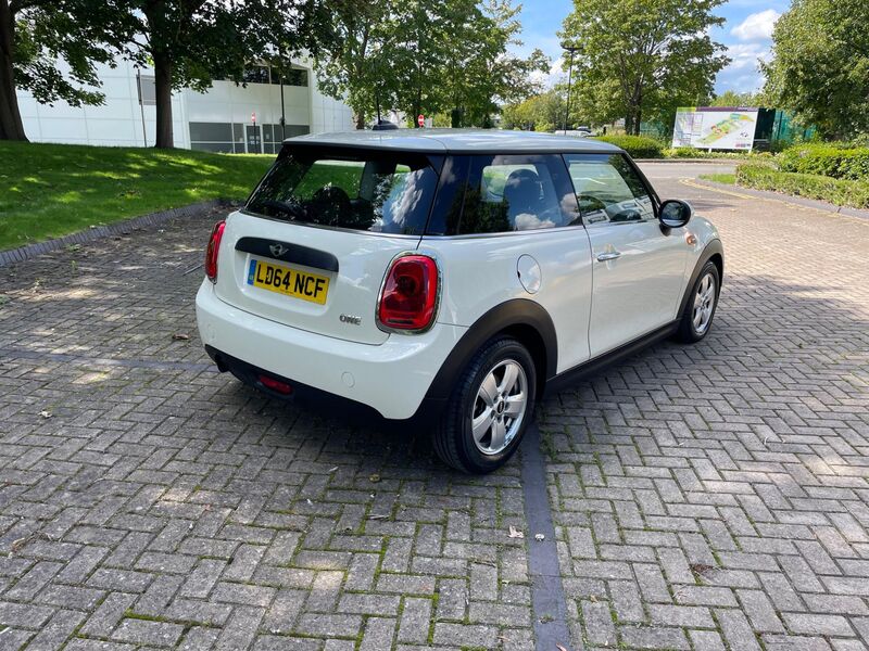 MINI HATCH