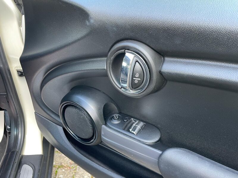 MINI HATCH